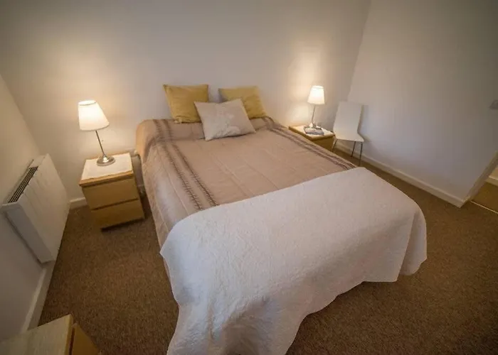 Champion Court Two Bedroom Flat Апартаменты *